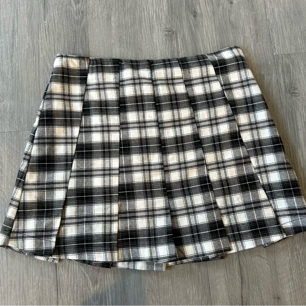 Forever 21 Black and White Plaid Pleated Skater Skirt